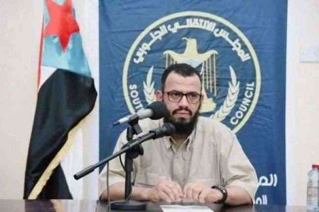 هاني بن بريك يتهم الجمعيات الخيرية بدعم الإرهاب