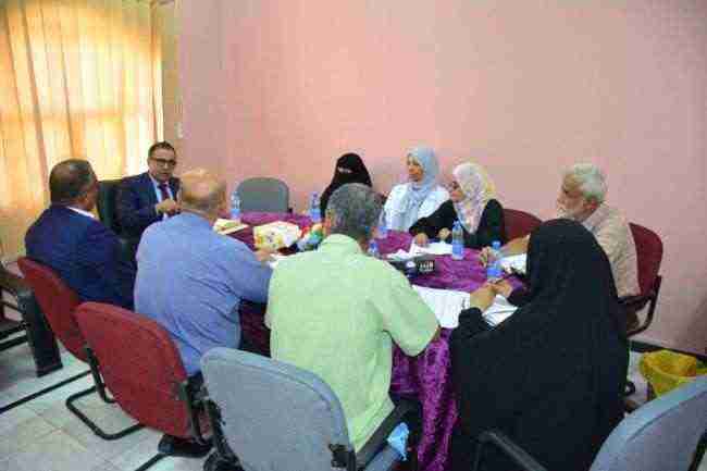 اجتماع لمجلس كلية الصيدلة يناقش الية قبول الطلاب في النظام الصباحي ونظام النفقة و النقص في الهيئة التعليمية