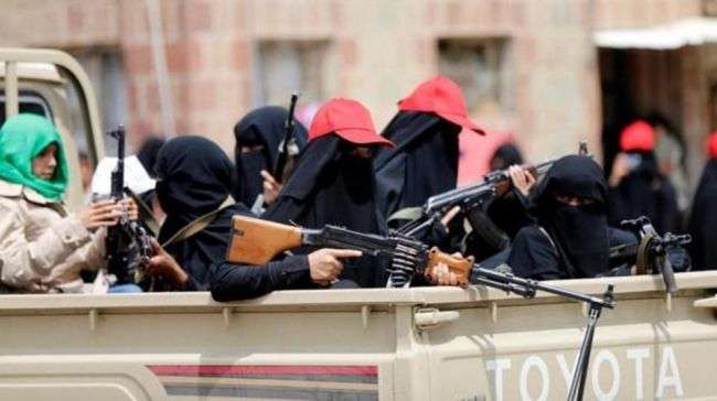 زينبيات الحوثي يقتحمن منزل ناشطة حقوقية ويختطفونها من بين أطفالها