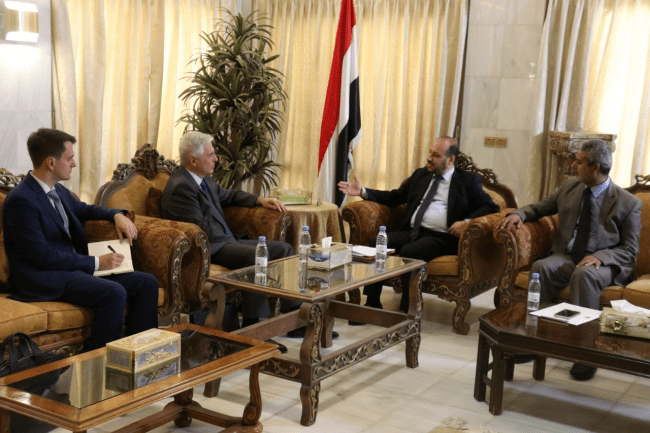 العوج يبحث مع السفير الروسي تفعيل اللجنة الاقتصادية اليمنية الروسية المشتركة
