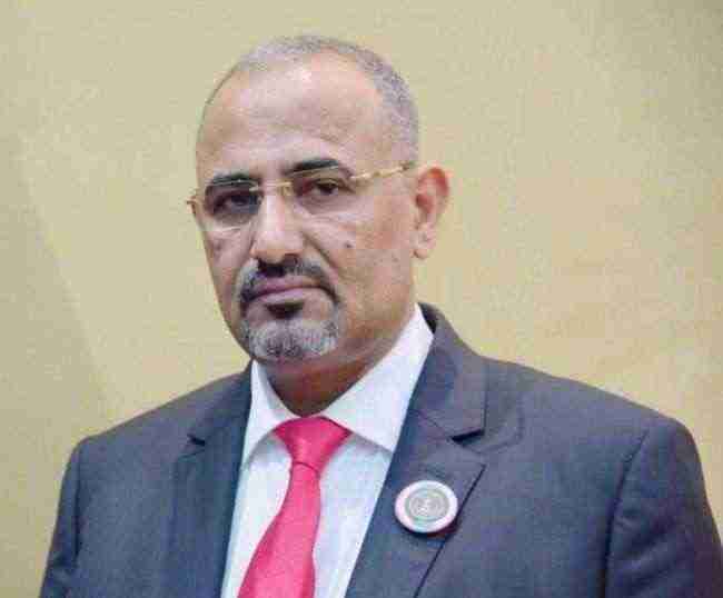 الزُبيدي يعود إلى عدن بالتزامن مع تجدد الإشتباكات