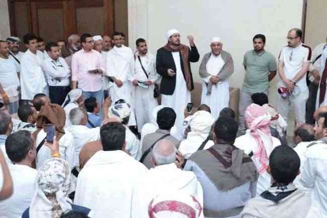 وزير الأوقاف يزور الحجاج ذوي الشهداء بمكة المكرمة