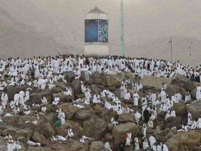 أكثر من مليوني حاج يؤدون الركن الأعظم على صعيد عرفة