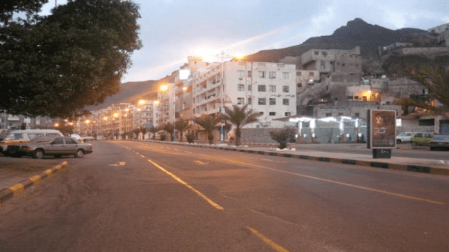 صحفيون واعلاميون بعدن يدعون قيادة الانتقالي الى حماية المؤسسات الحكومية ومنازل المواطنين من عمليات النهب