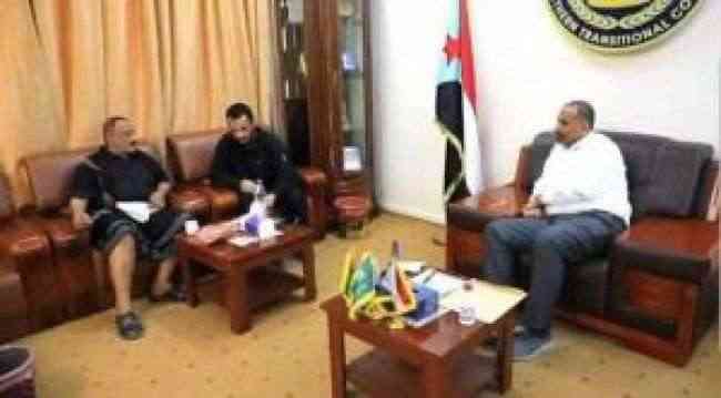 الزبيدي يلتقي قائد المنطقة العسكرية الرابعة