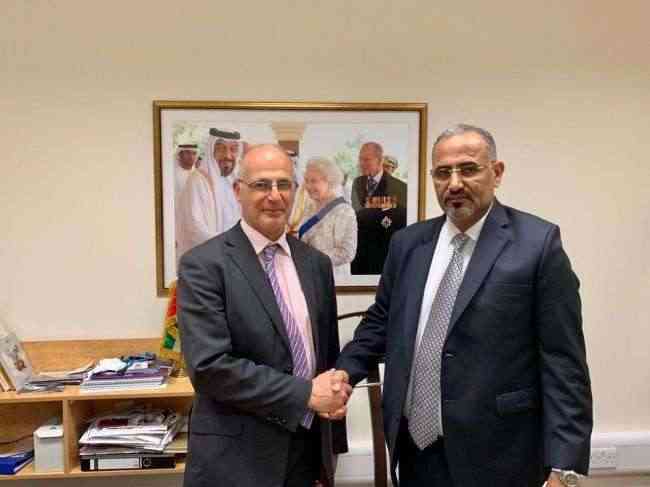 رئيس الانتقالي الجنوبي يلتقي السفير البريطاني لدى اليمن