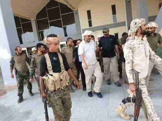 عيدروس الزبيدي يتفقد مطار عدن برفقة هاني بن بريك
