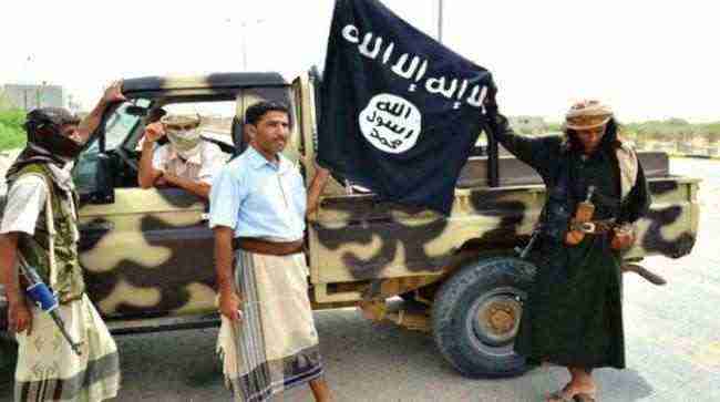 مسلحو القاعدة يفجرون مقرات الحزام الأمني في المنطقة الوسطى بأبين