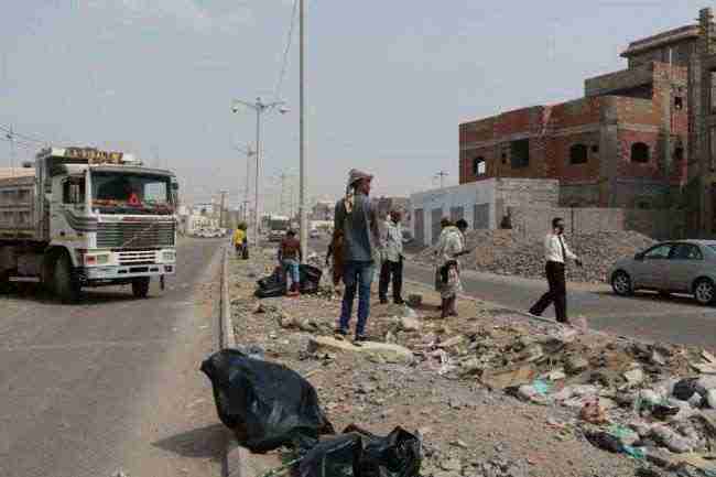محلية الشيخ عثمان بعدن تدشن حملة رفع القمامة