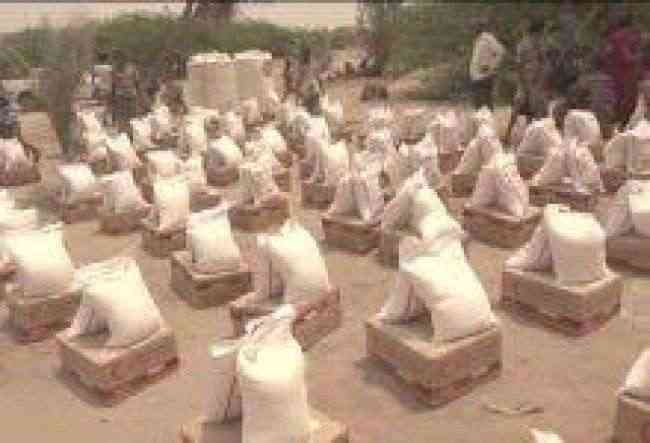 #الهلال_الأحمر_الإماراتي يقدم مساعدات إغاثية لأهالي ضحايا المجزرة الحوثية بالجبلية .. فيديو