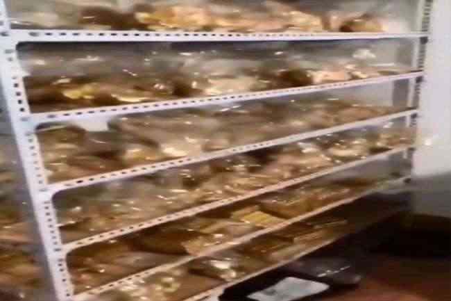 شاهد بالفيديو.. ضبط 13.5 طن ذهب في منزل مسئول