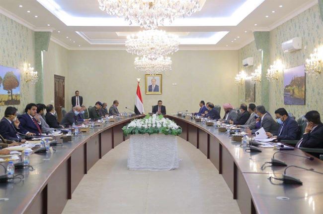 الحكومة تشكل لجان لمعالجة تدهور الخدمات وأوضاع شركتي النفط والمصافي وتناشد السعودية من أجل العملة